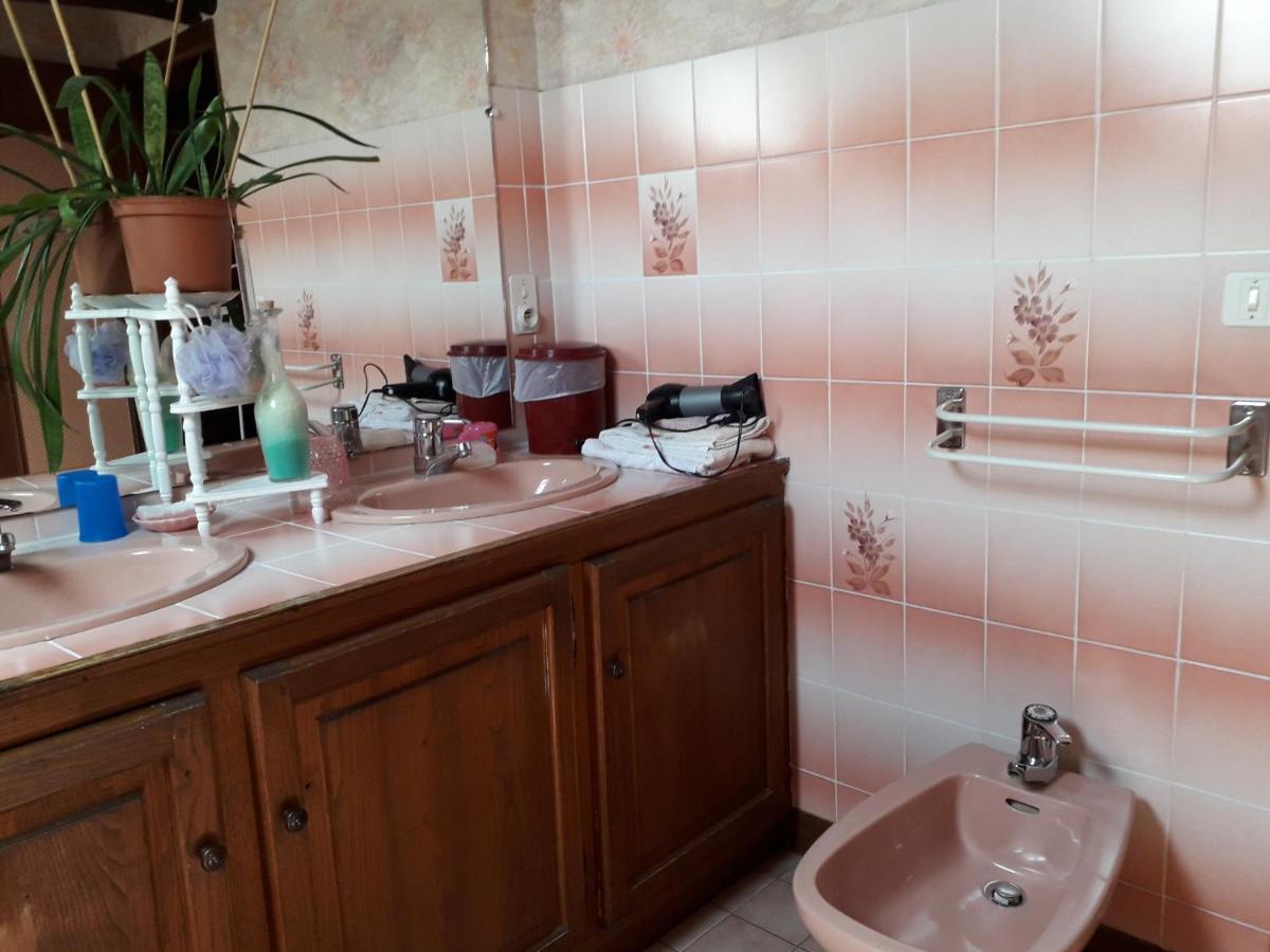 Halte Aux Places Marcillac-Saint-Quentin エクステリア 写真